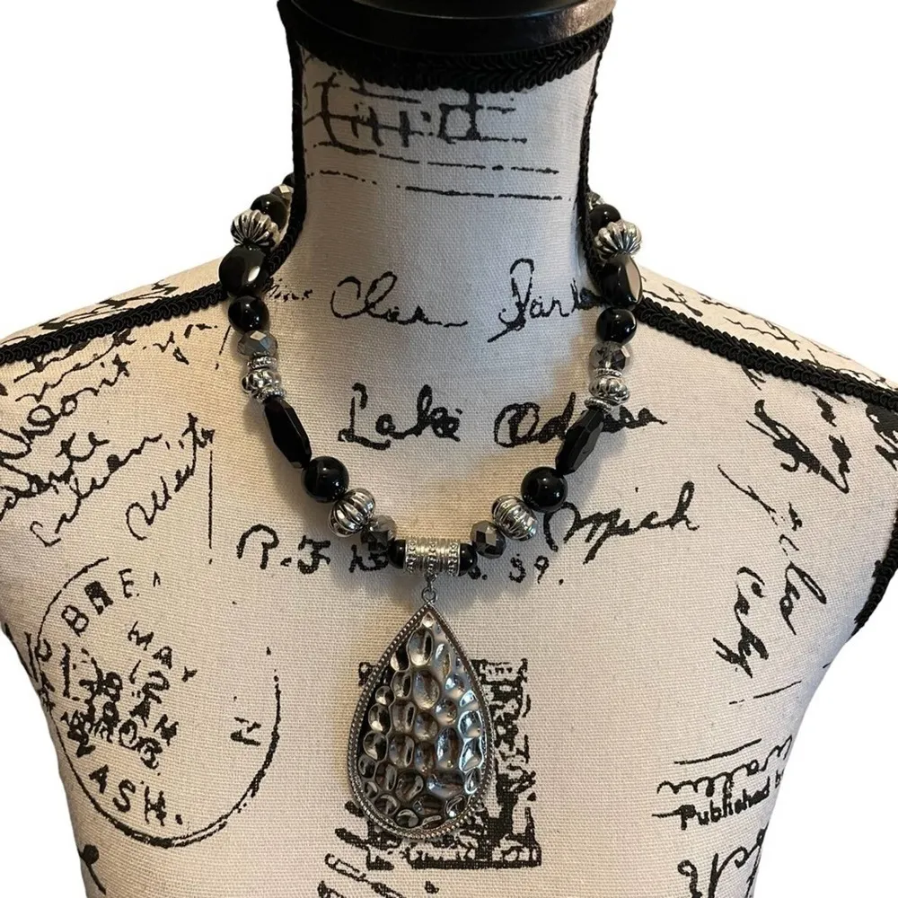 Kohls COLOR Necklace Beaded Black Silver Hammered Pendant Formal Bling Chunky - Image 8