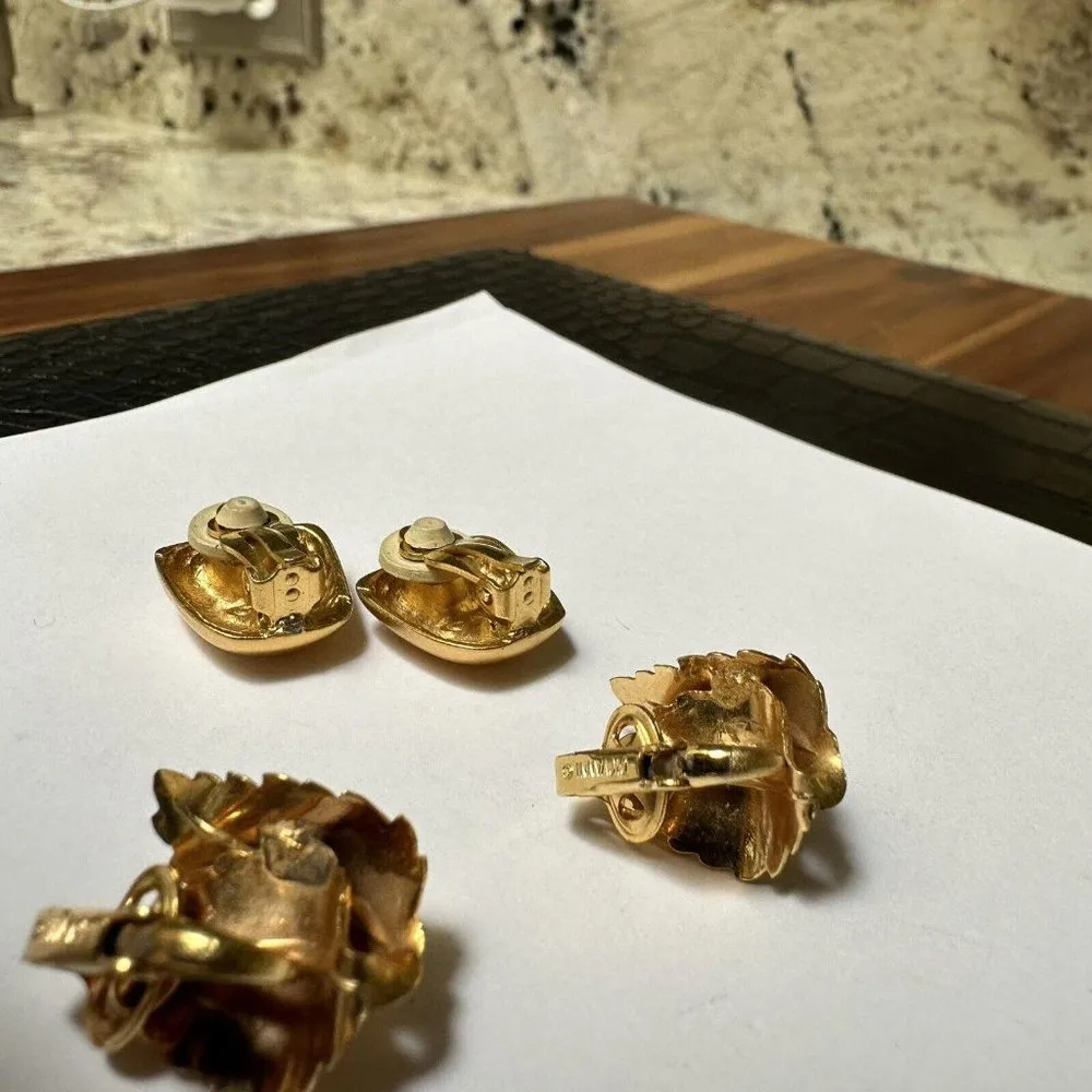 Lot Of 2 Signed Gold Tone Clip-on Clip On Earrings 1 Giovanni 1 AK - Image 4