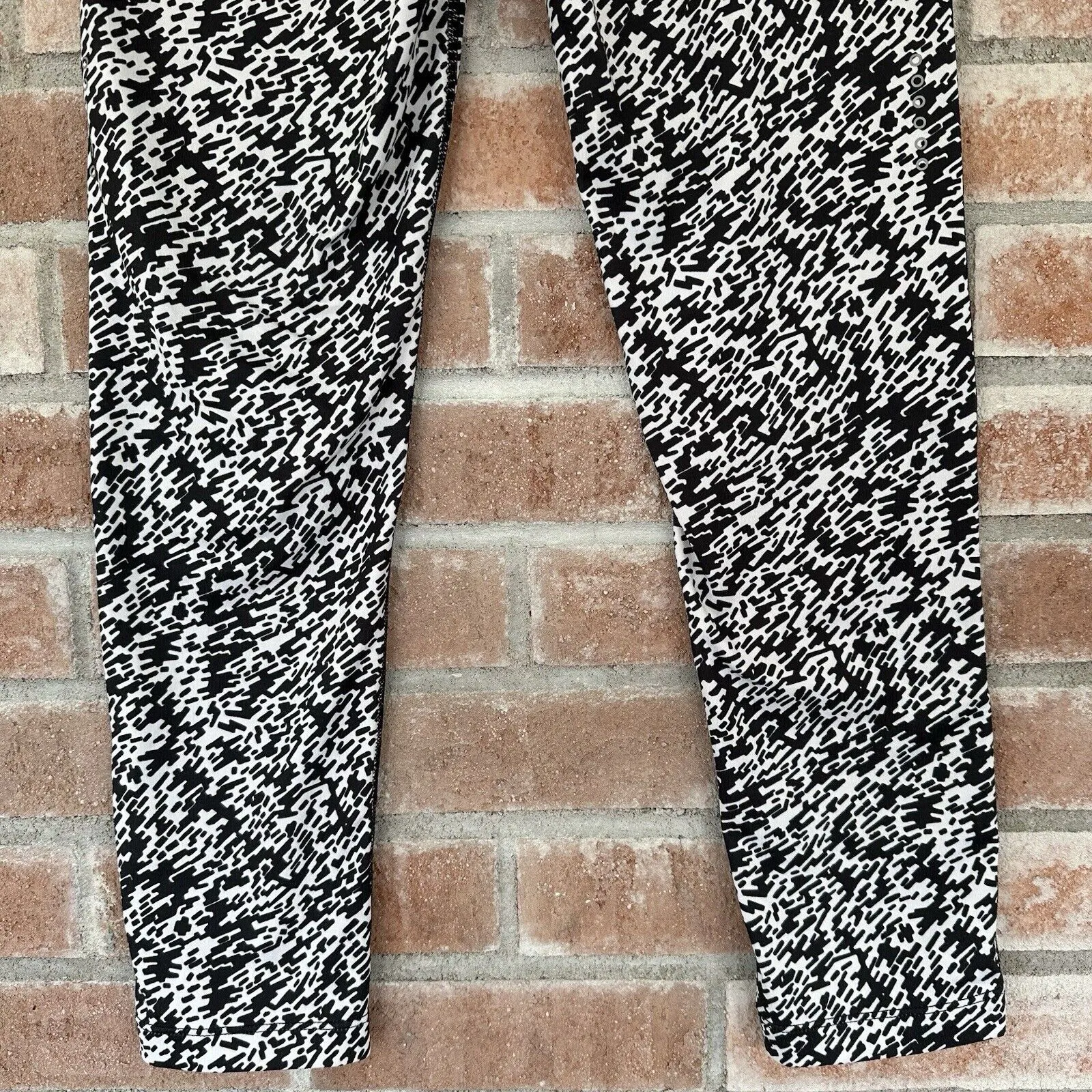 Nike Pronto Essential Crop Leggings Dri Fit XS Black White - Image 8