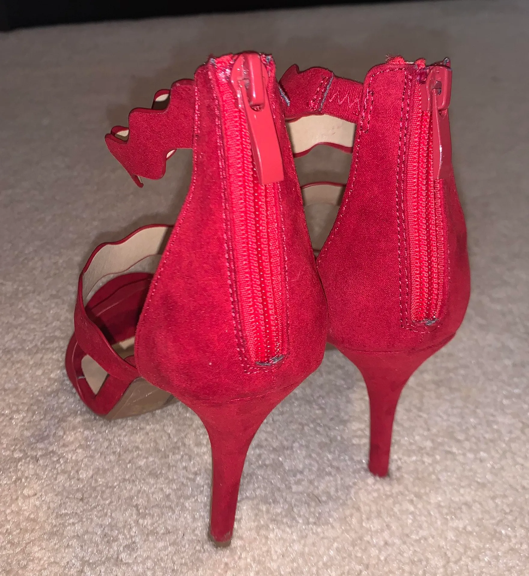 Red Heels - Image 3