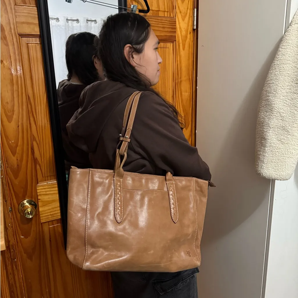 Frye  Tan Leather Tote Bag - Image 3