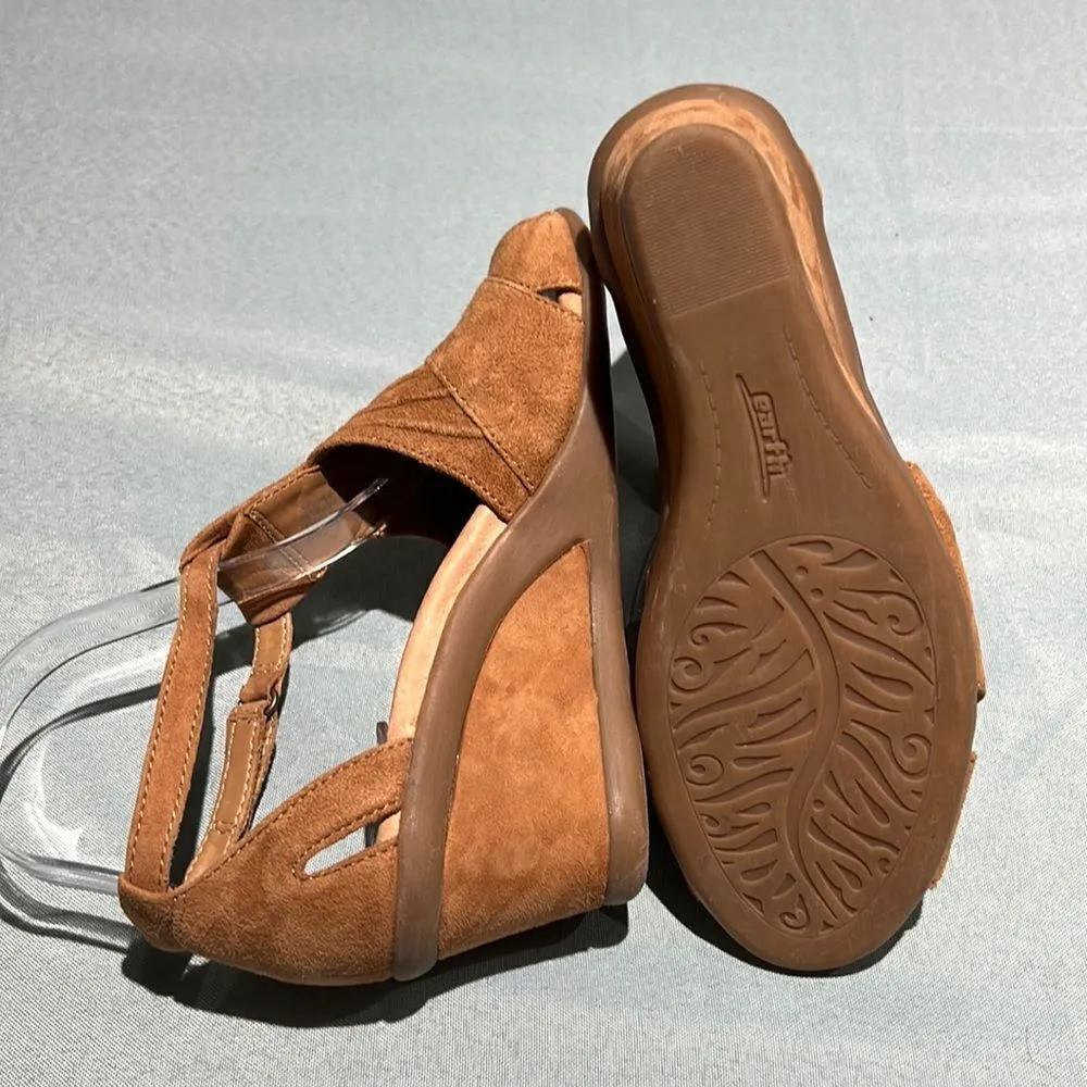 Earth Womens Curvet Wedge Sandal‎ Sz 6.5B Suede Cushioned Insole NEW B48 Tan - Image 7