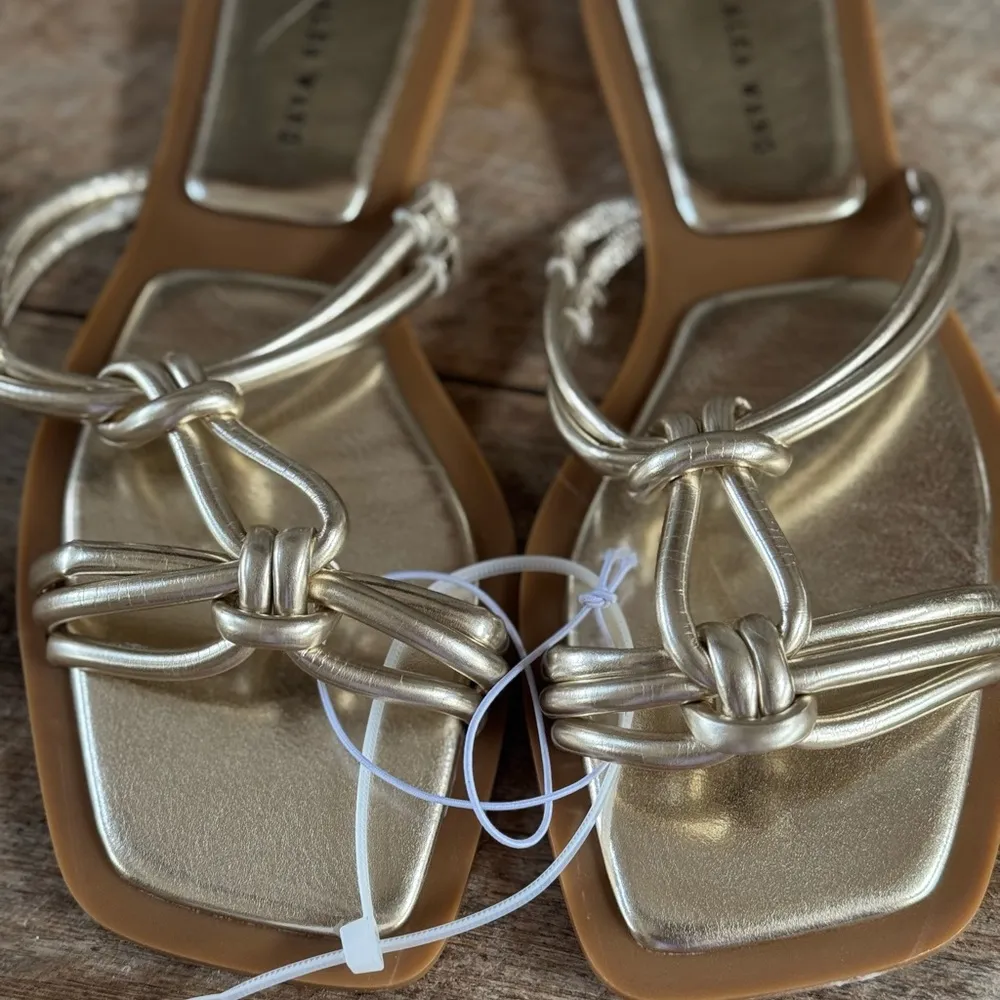 AZALEA WANG Stetson Gold Metallic Women's Slides Sandals Flats 8 NWT - Image 3