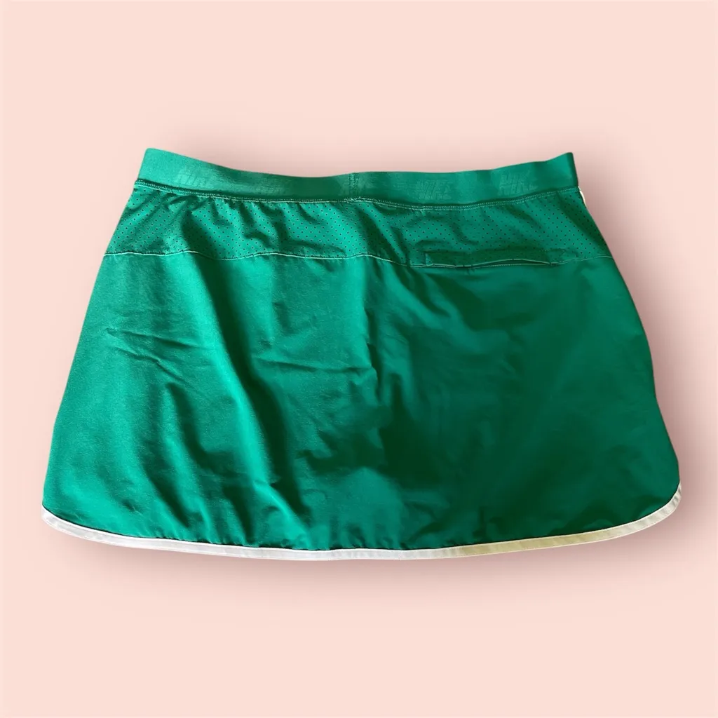 Nike Green and White tennis skirt size XL - Image 2