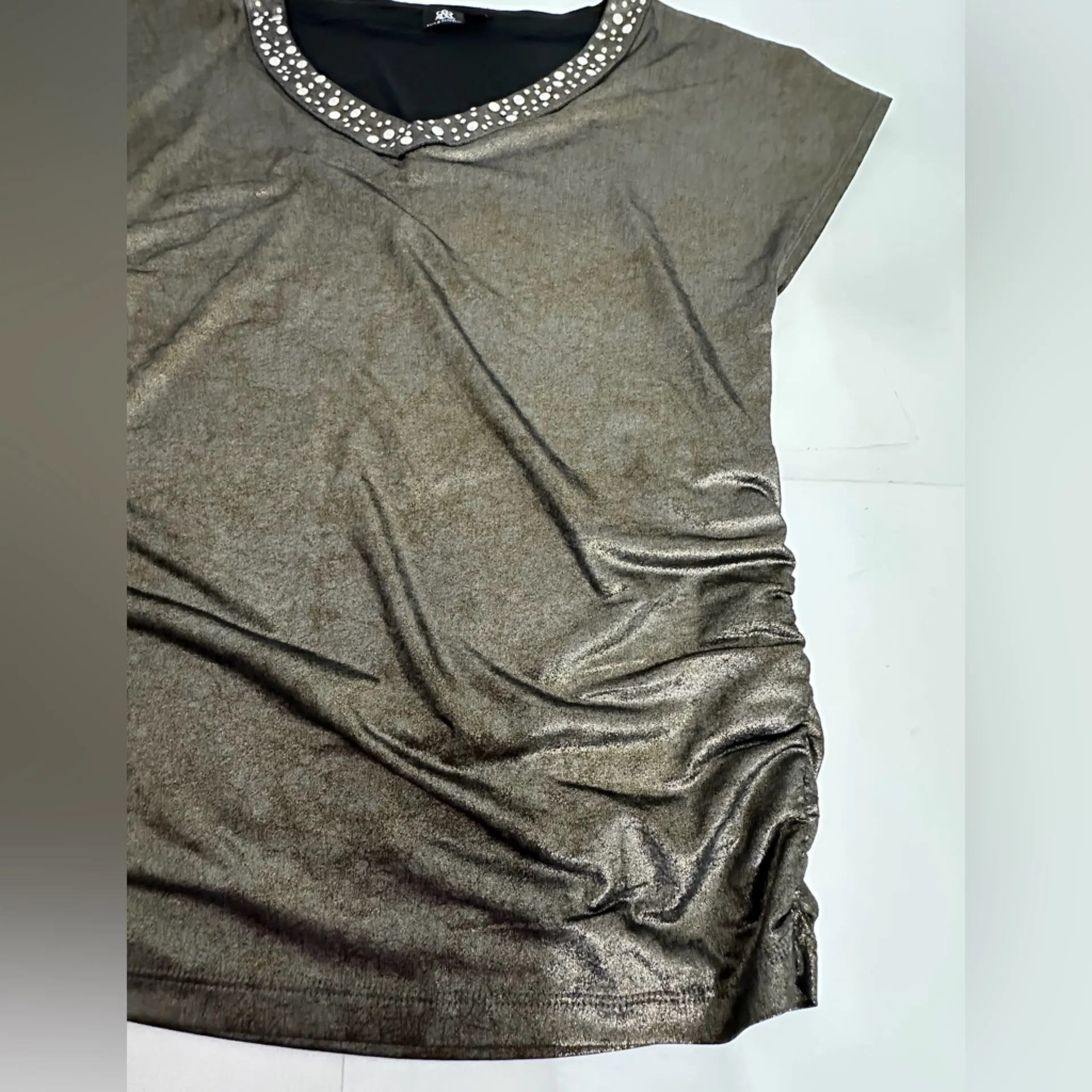 Rock & Republic Metallic Studded V Neck Top Size Small Y2K Short Sleeve Glam - Image 8