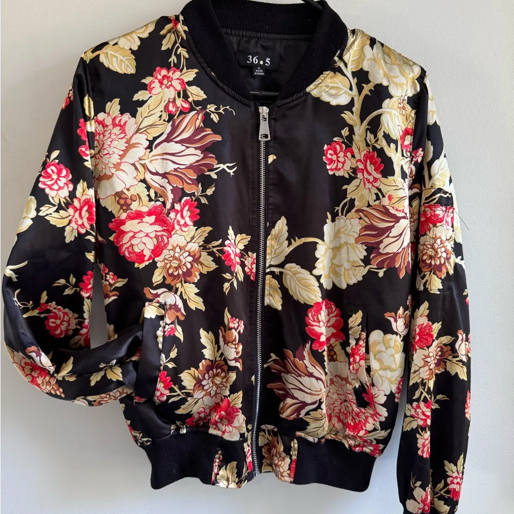 Bomber Jacket Floral satin - Black and Red woman’s sz M - Image 9