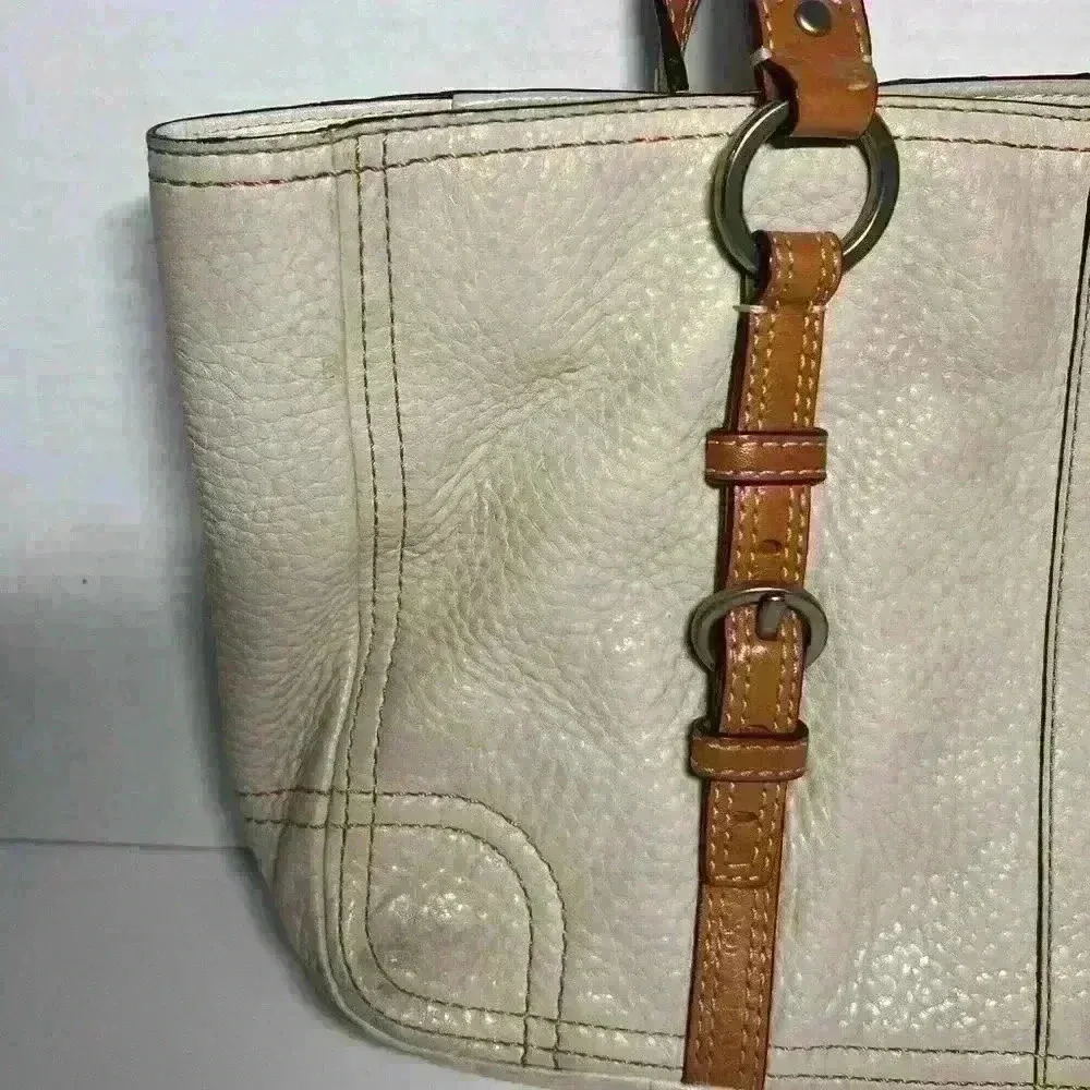 COACH Chelsea Tote Overshoulder Handbag Genuine Pebble Leather Cream Tan Heart - Image 3