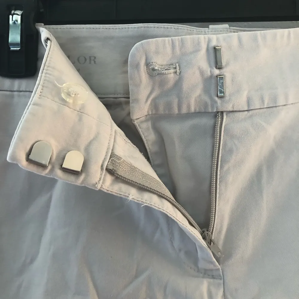 Ann Taylor Shorts Khaki Boardwalk Bermuda Length Shorts Sz 8 EUC Preppy & Office - Image 6