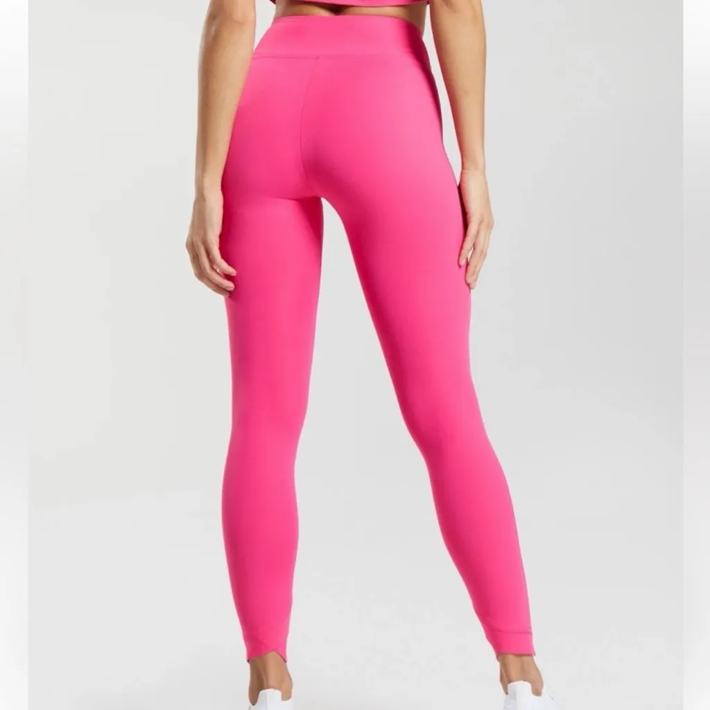 Gymshark Crossover Pink Leggings Size Medium - Image 2