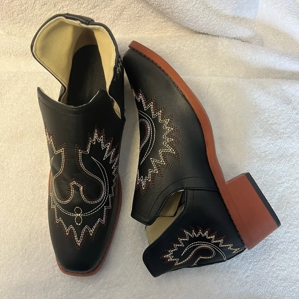 Black Western Ankle Booties Embroidered Pointed Toe Block Heel Cowgirl Boots NWT Size 8.5 - Image 3