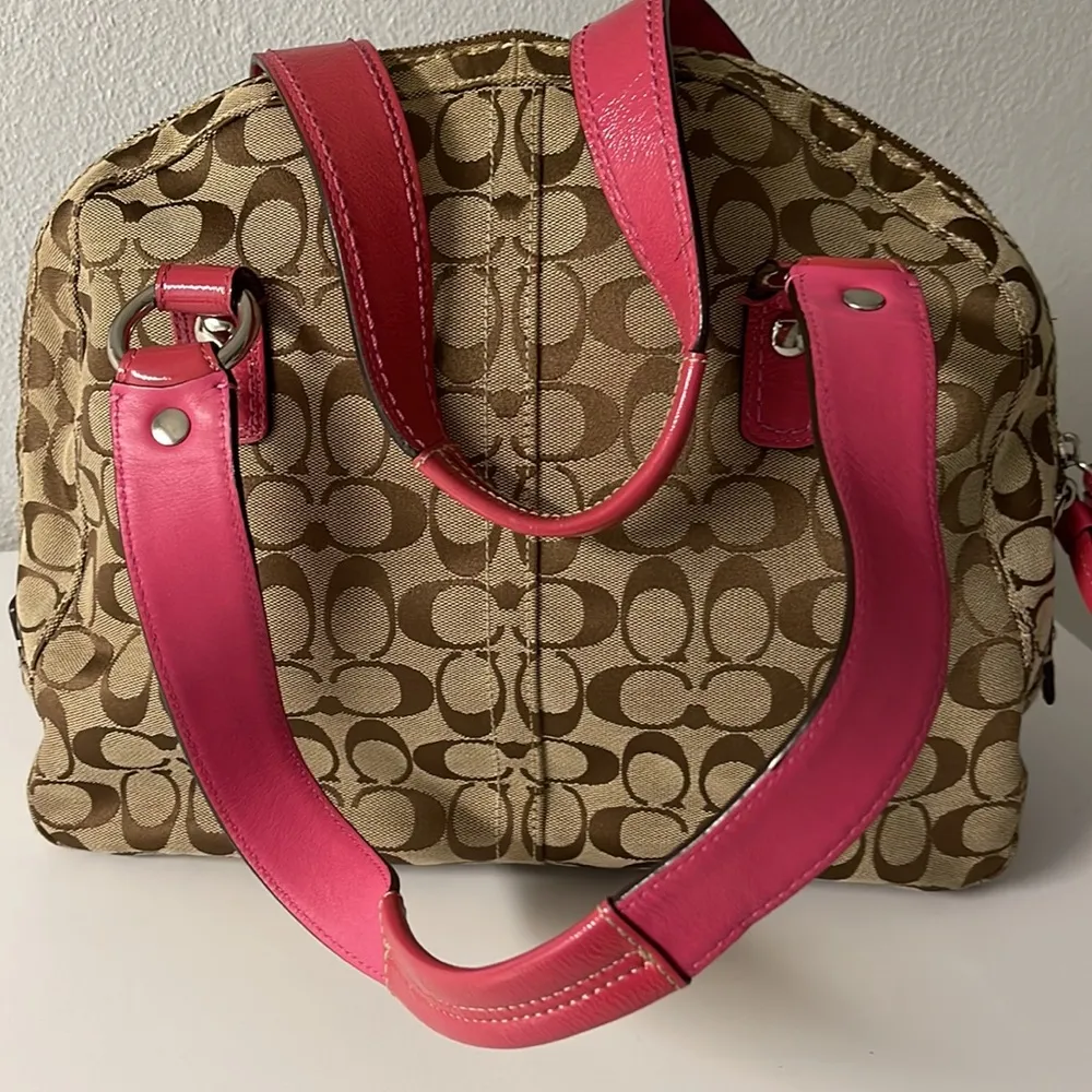 Coach Signature Tan and Pink Large Hampton Dome Shaped Zip Bag w dust bag - Image 5