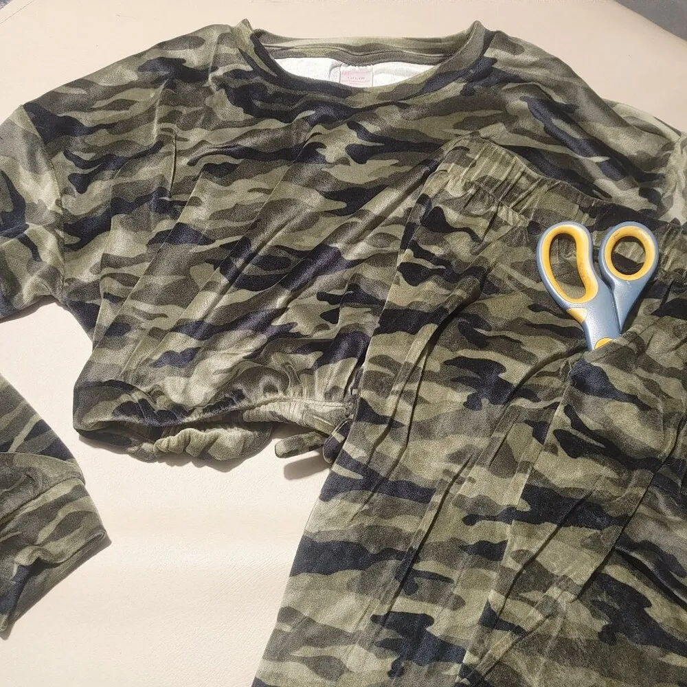 Camouflage Lounge Pajamas Set Size L 11-13 Soft  Velor No Boundaries Womens - Image 6