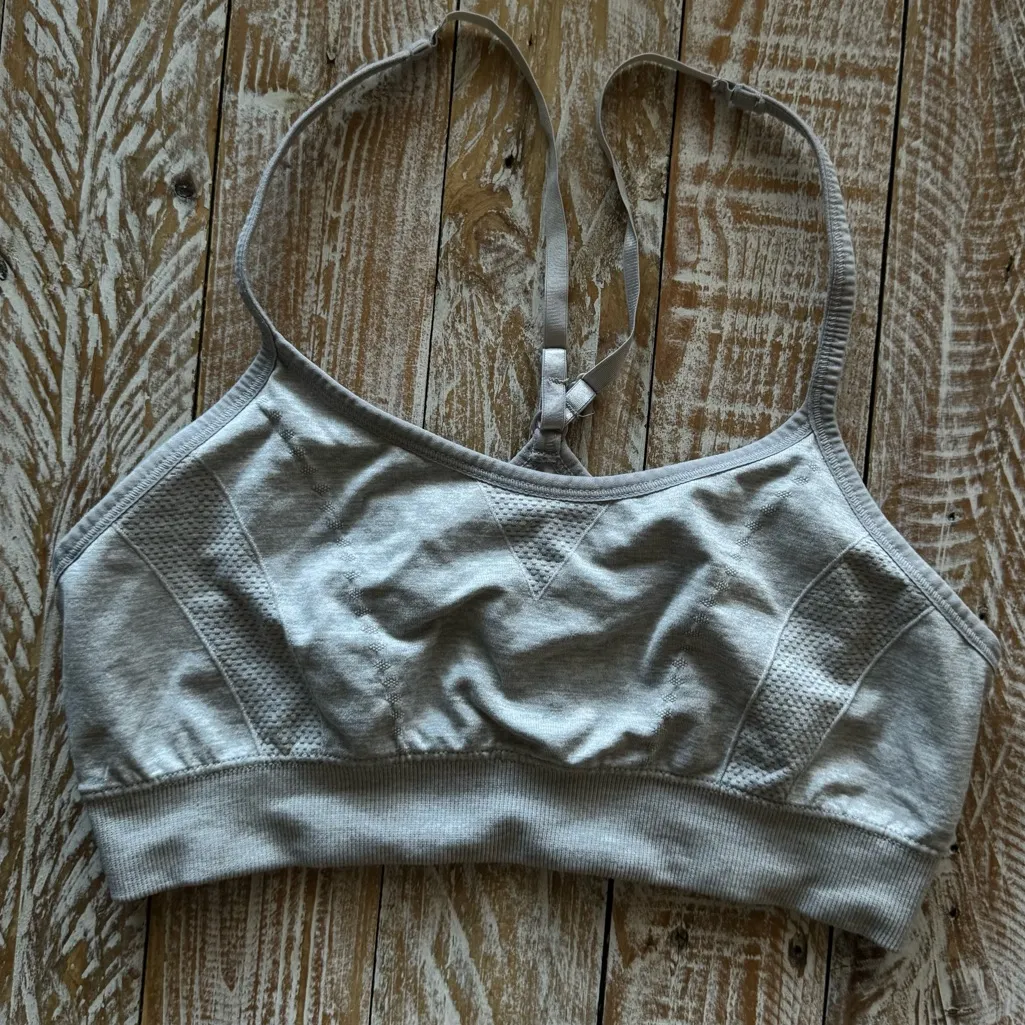 ☁️Light Gray Comfort Bra w/ Adjustable Racerback Straps☁️ ~M Silver Size M - Image 6