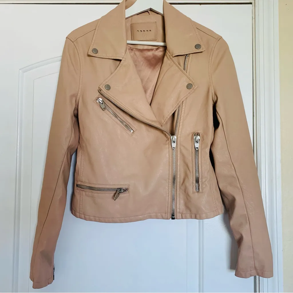Blank NYC FLASHBACK FRIDAY JACKET Light Pink Semi-fit Vegan Leather Moto Jacket - Image 8