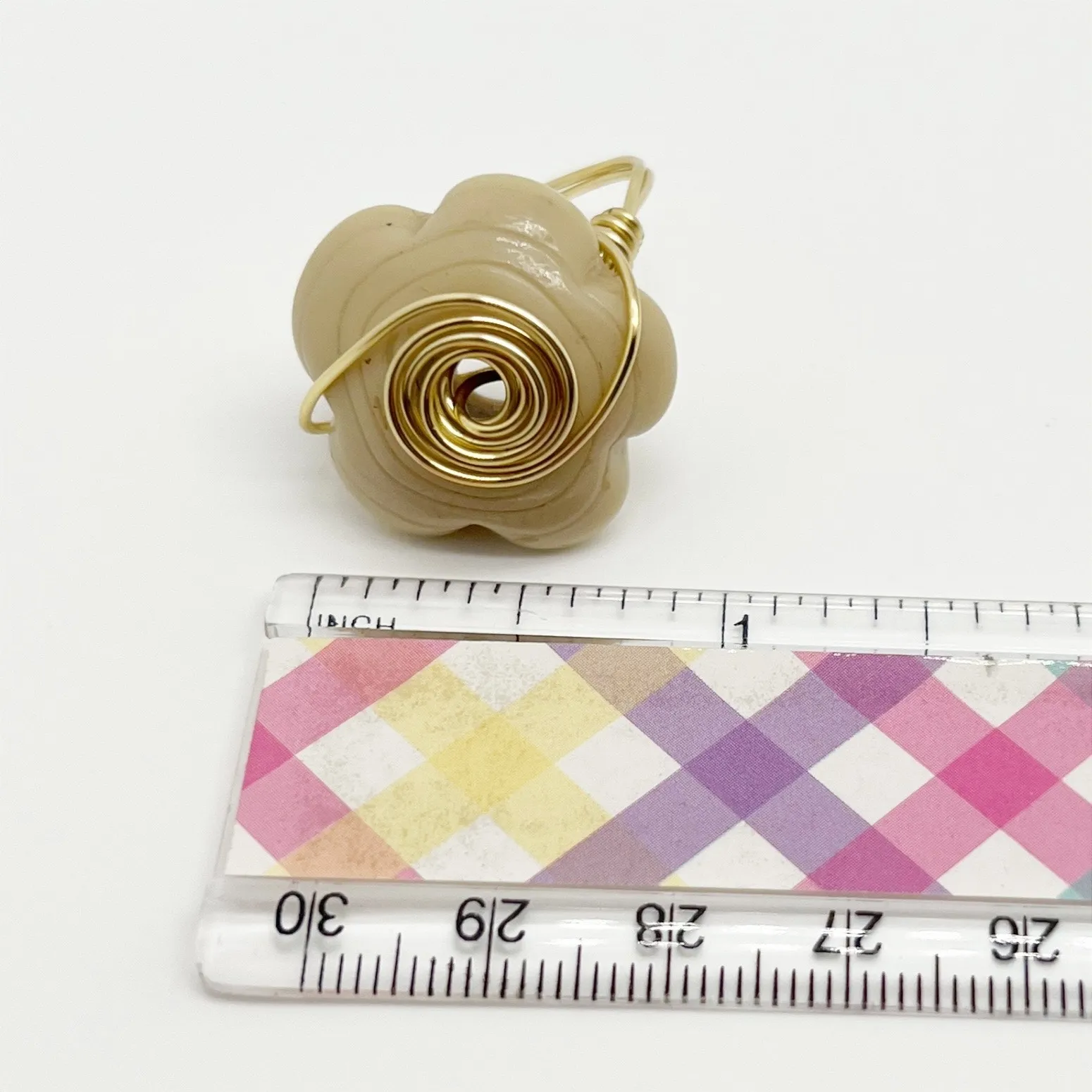 Handmade Cream Floral Bead Gold Tone Wire Wrapped Ring Size 10 Hand Crafted - Image 5