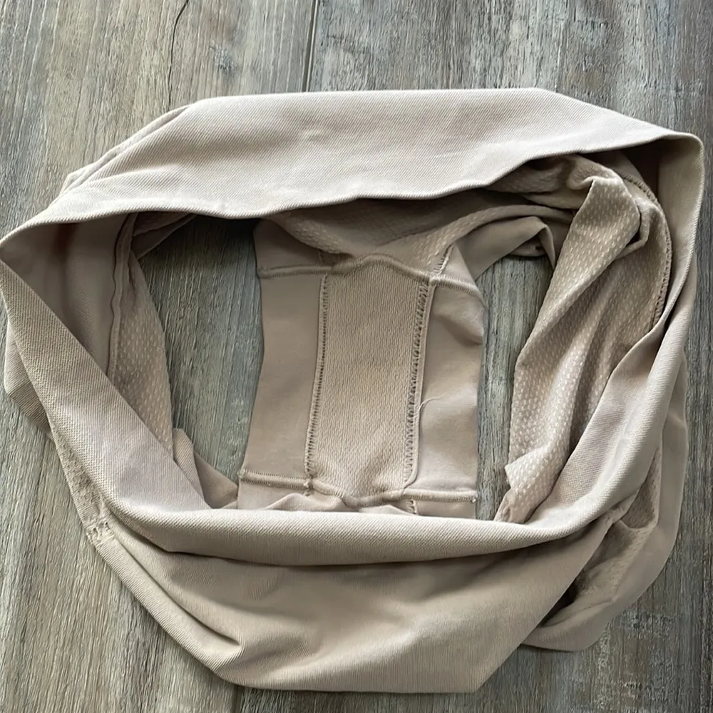 SPANX Size Medium Boy Shorts Nude - Image 5