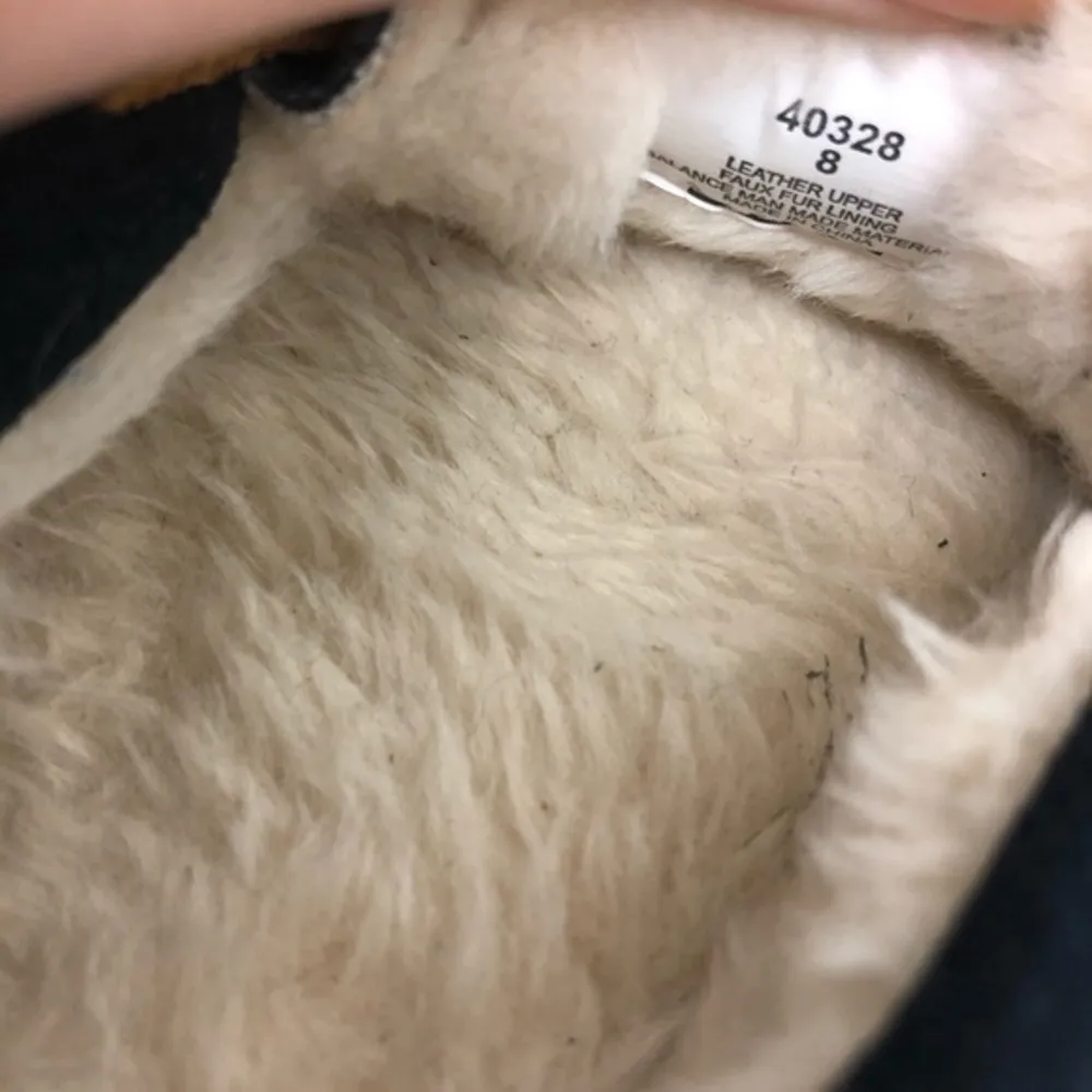 Minnetonka Navy leather slippers faux fur lined - Image 4