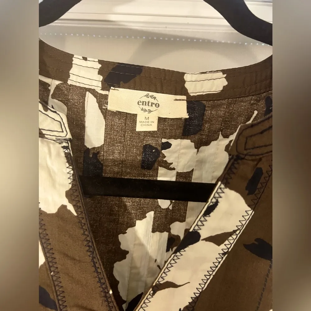 NWOT Entro top, never worn - Image 2