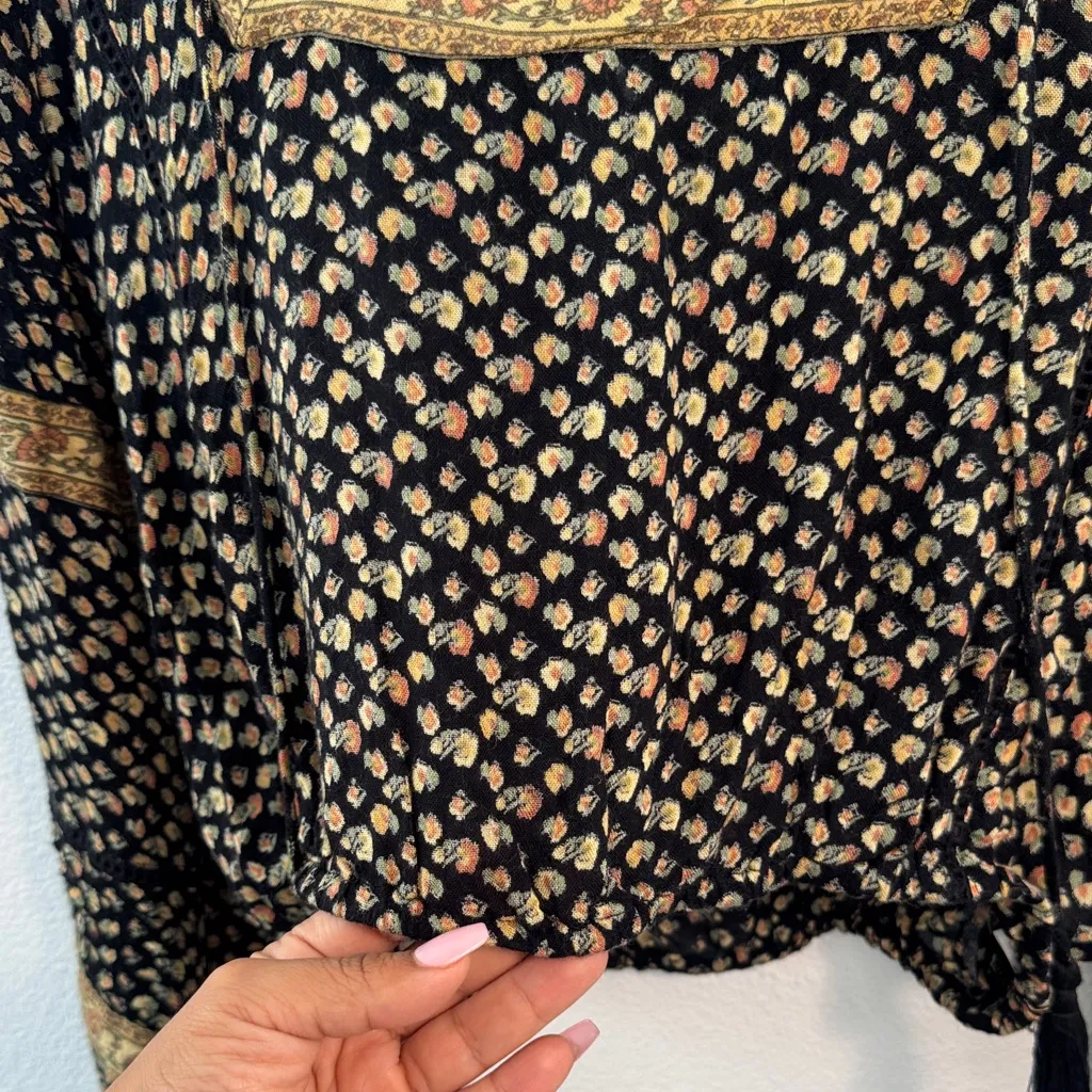 Amuse Society Black and Gold Patterned Blouse - Image 6