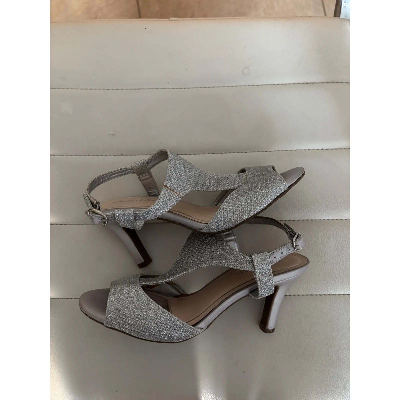 Marbella Silver Glitter T Strap Heels Dress Shoes Women Size 6M - Image 5
