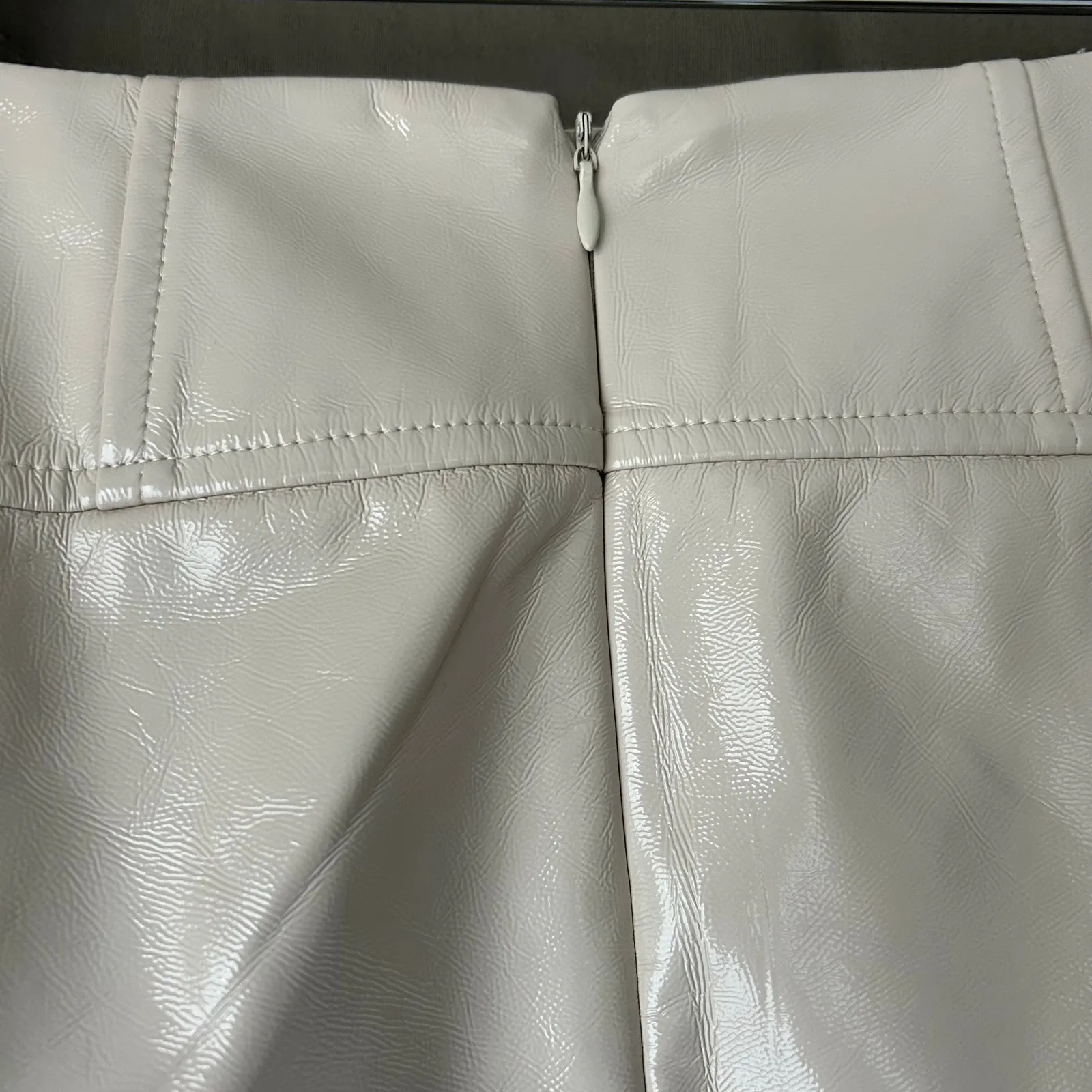 7 For All Mankind High Waisted Cream Faux Leather Mini Skirt Size Small - Image 3