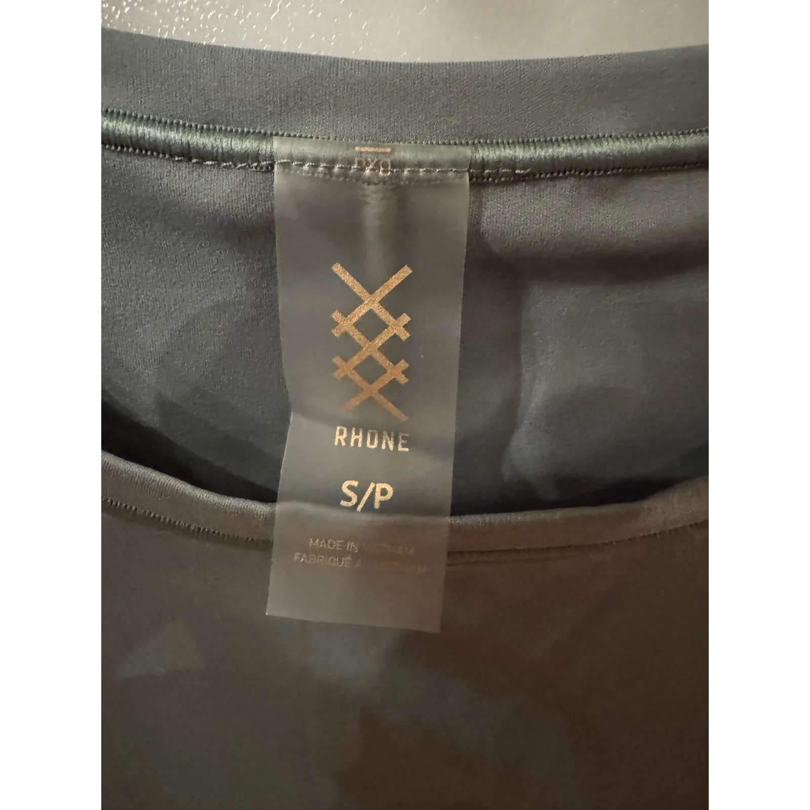 Rhone Serene Crop Performance T - Image 2