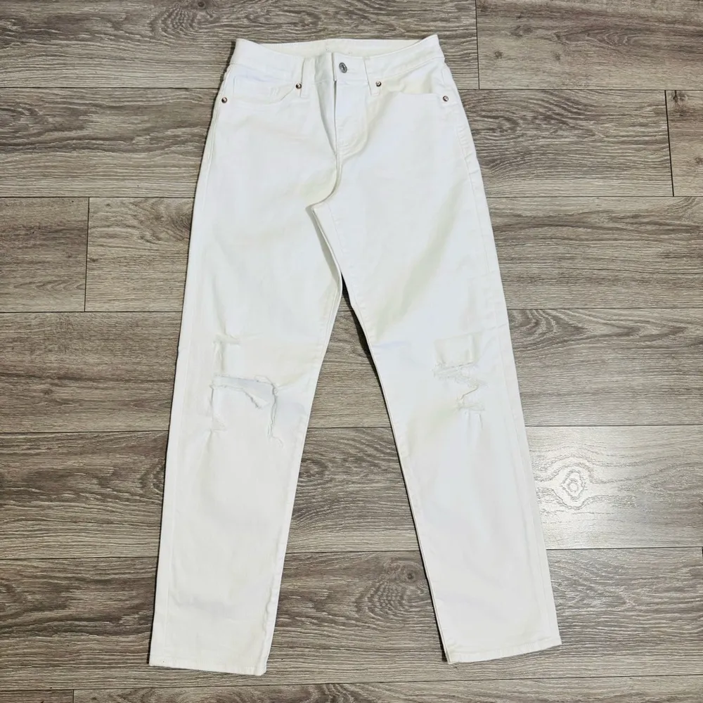 Express Boyfriend Mid Rise White Stylish Ripped Jeans Size 2L / 24 Cotton Blend - Image 4