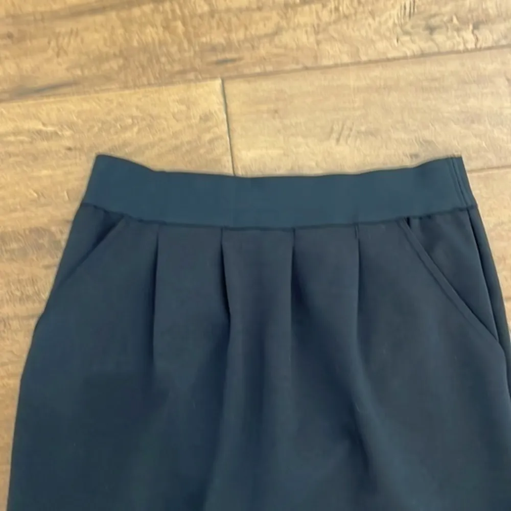 Gap Black Pleated Mini Skirt - Image 3