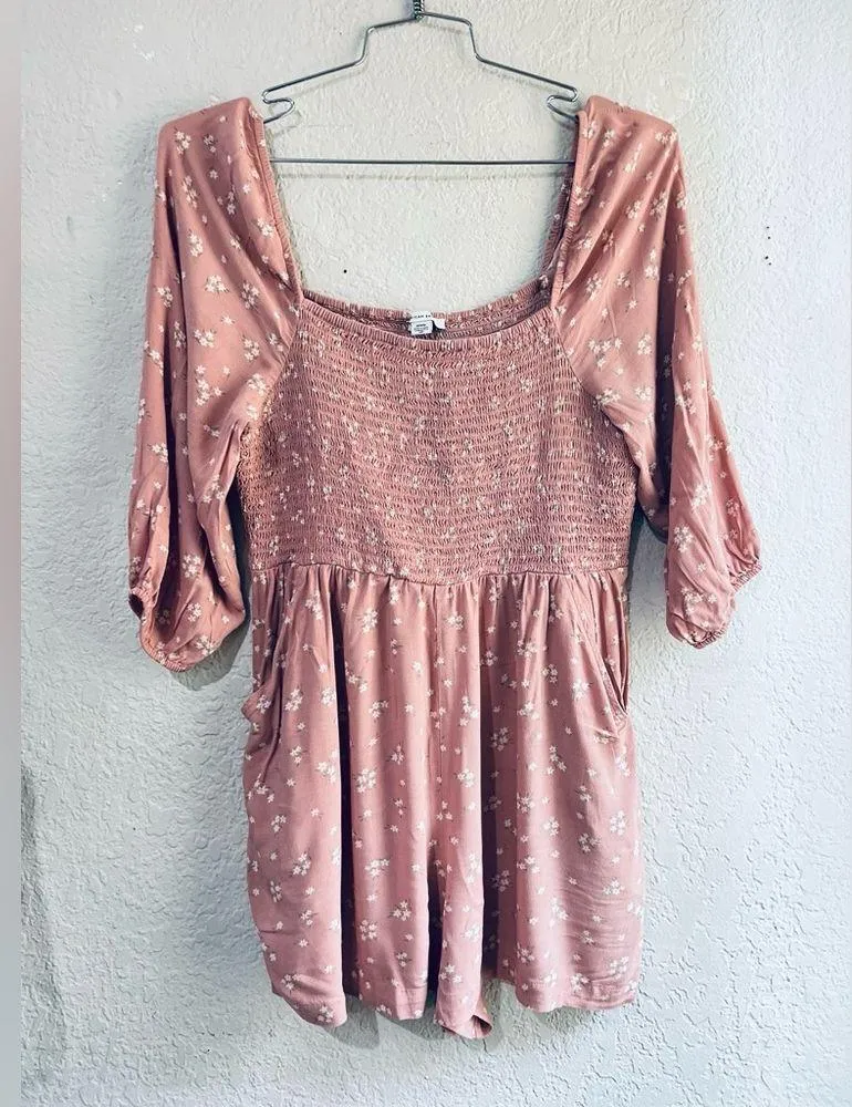 American eagle Romper Size med floral print has pockets - Image 2