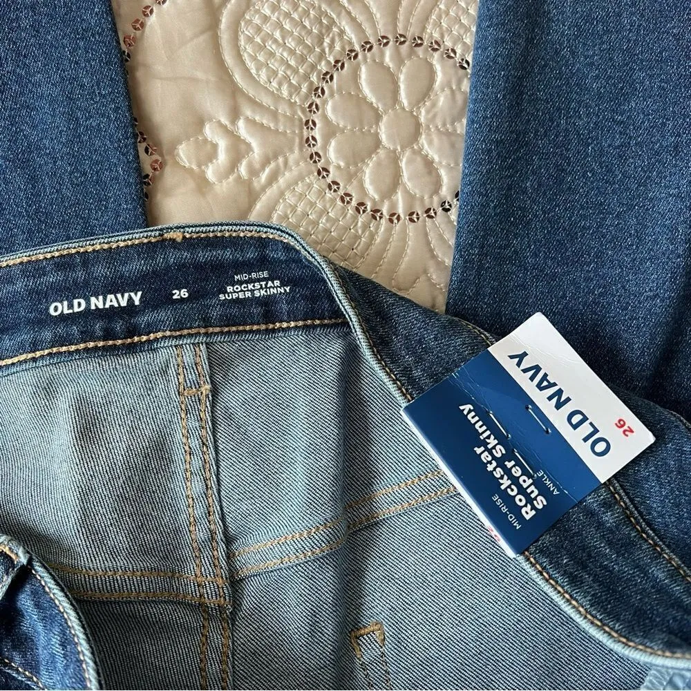 Old Navy Mid-Rise Rockstar Super-Skinny Cut-Off Ankle Jeans NEW Plus Size 26 - Image 6