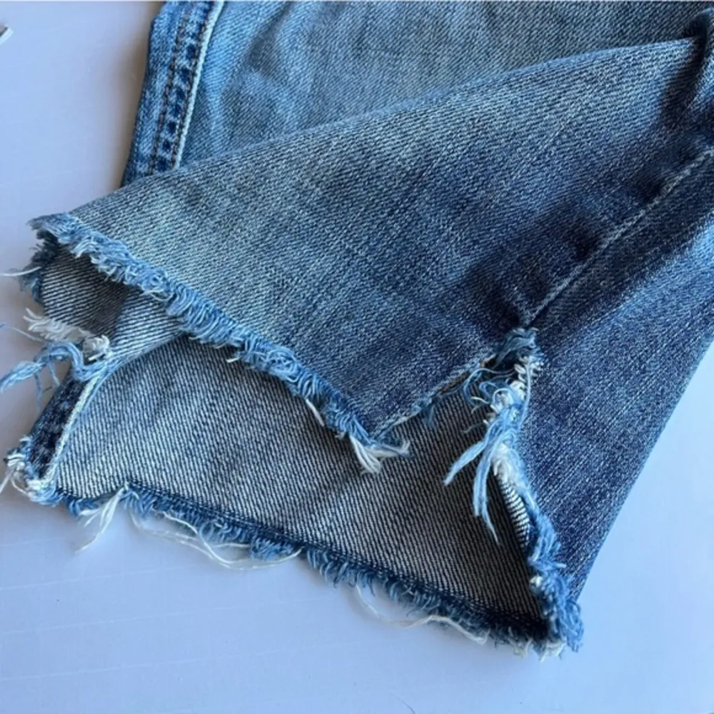 7 For All Mankind • A Pocket Distressed Hem Bermuda Shorts - Image 3