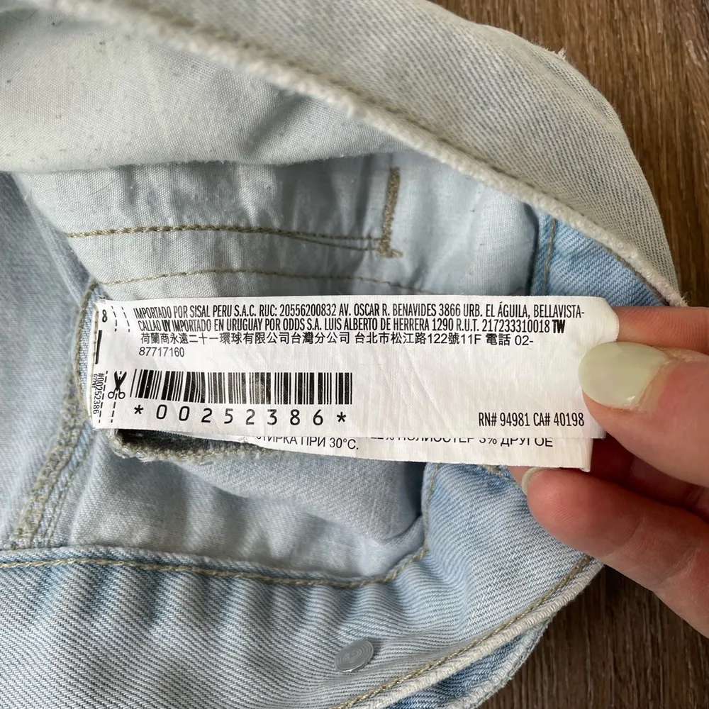 Forever 21 distressed light wash denim jean jacket  ~ holes 90s Y2K ~ Size Small - Image 10