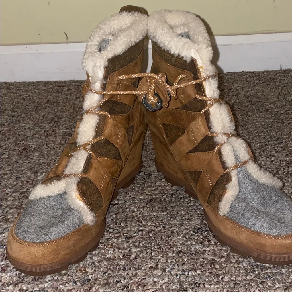 Women’s Like New Sorel Joan of Arctic II Cozy Brown Leather Winter Boots Wedges - Image 3