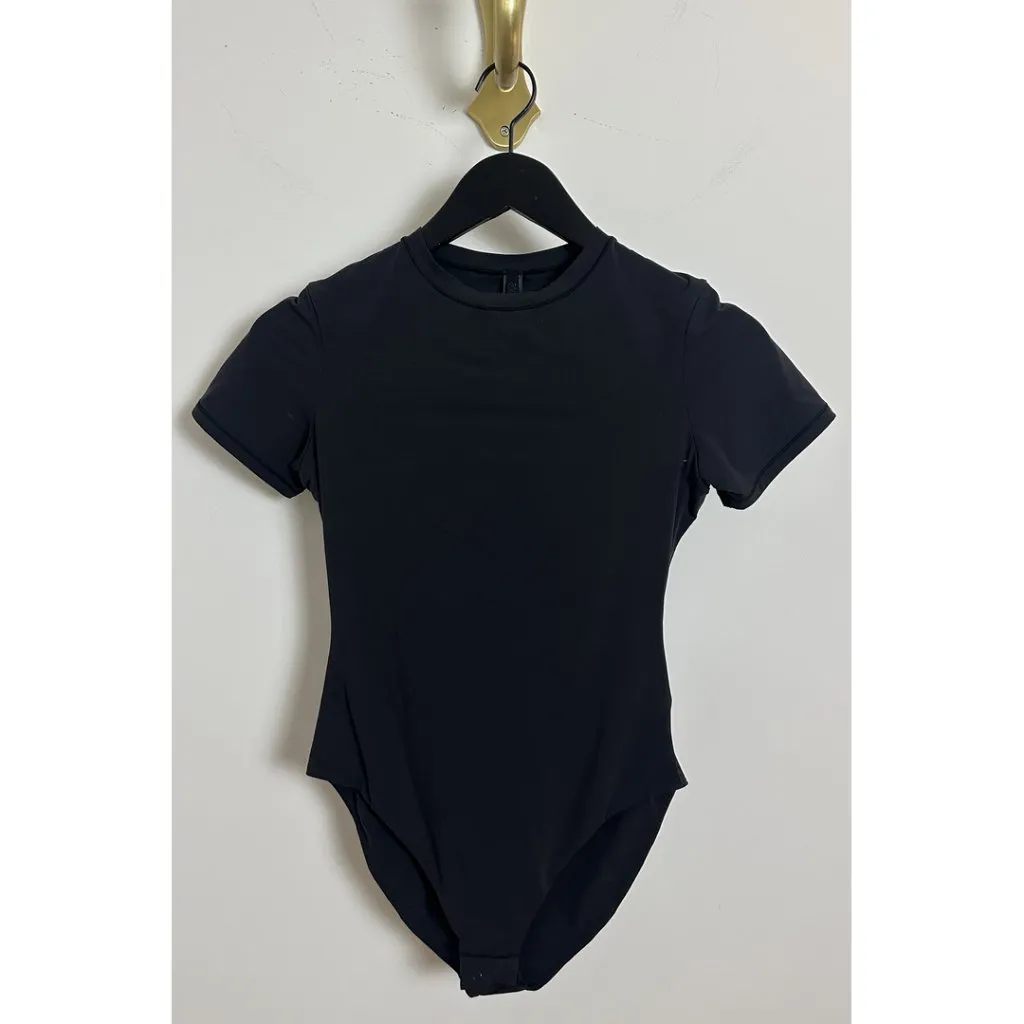 SKIMS Fits Everybody T-Shirt Bodysuit in Onyx Black Size Medium - Image 3