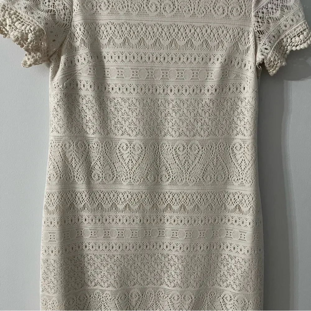 London Times Cream Colored Sheath Dress with Flutter Sleeves- Size 4 - Image 4