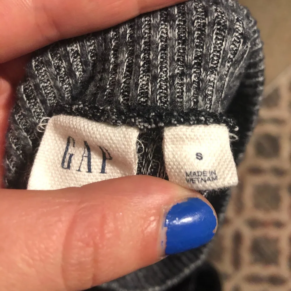 Grey cold shoulder knit top - Image 6