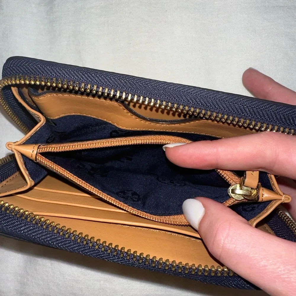 Tory Burch Navy, White, and Tan Wallet/Wristlet - Image 5