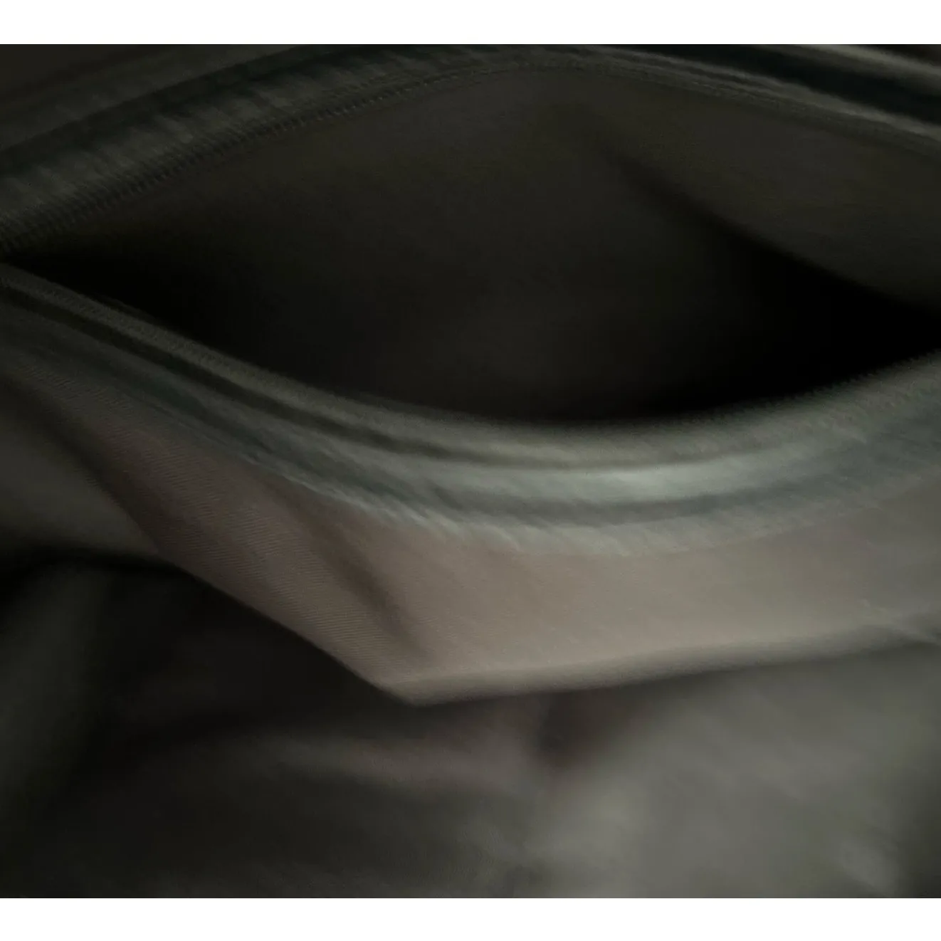 Women’s Black Textured Handbag Zipper‎ and Side Pockets Inside Pockets Both Ends - Image 5