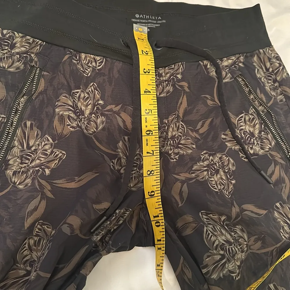 Athleta Trekkie North Printed Jogger Pants Green Floral Print, Size 6 - Image 9