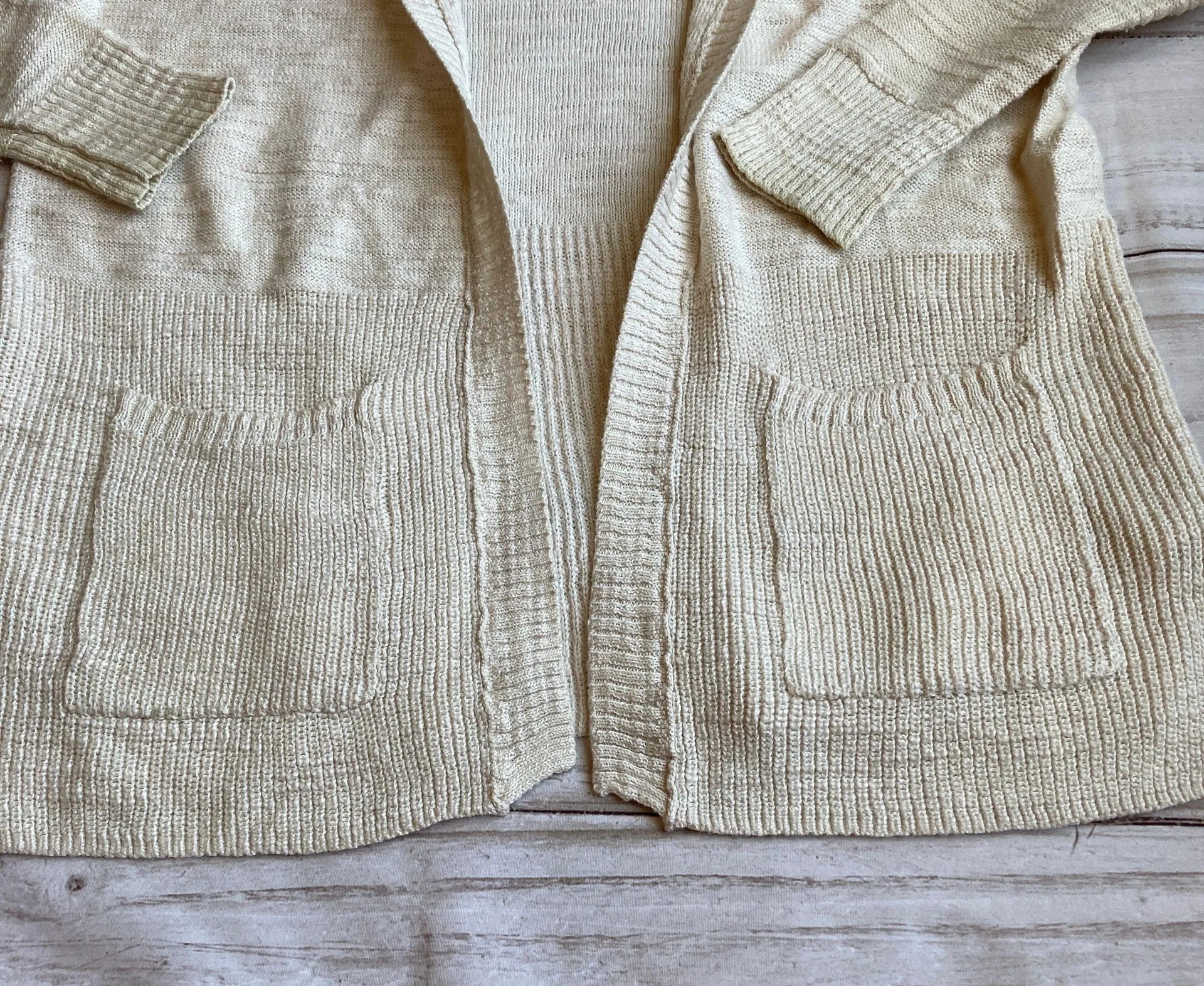 American Eagle Cream Knit Cardigan Size M - Image 4