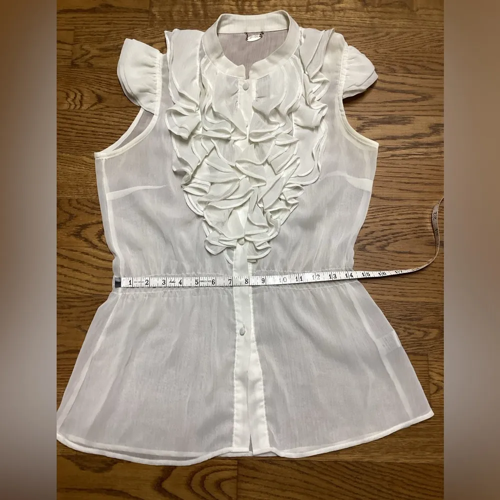 Ali & Kris ruffle blouse. Ivory in color. Size Medium - Image 8