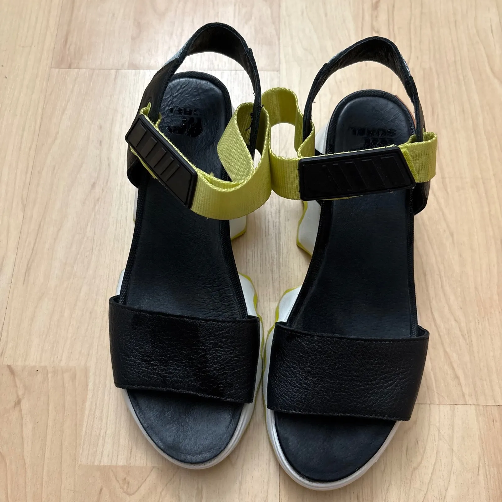 SOREL Women's Kinetic Sandal Size 8 - Image 2