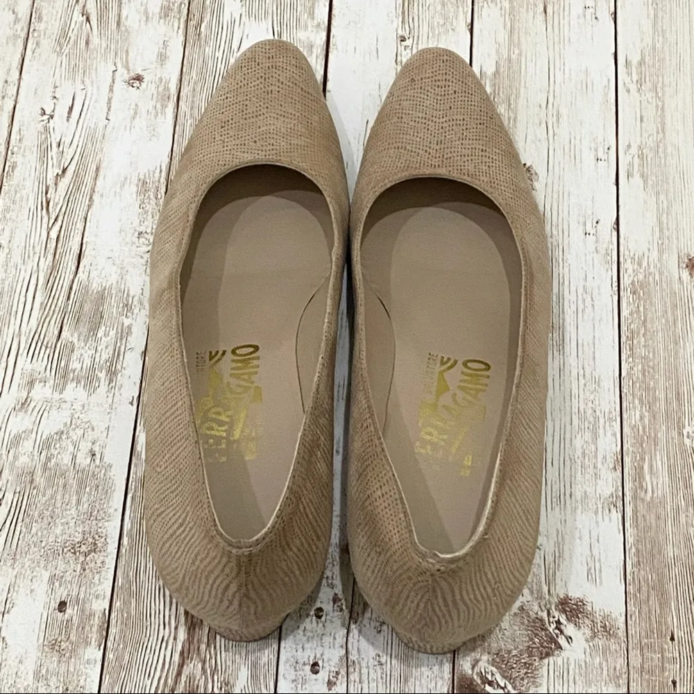 SALVATORE FERRAGAMO Nude Beige Textured Leather Low Heel Pumps Size 8 AAAA - Image 4