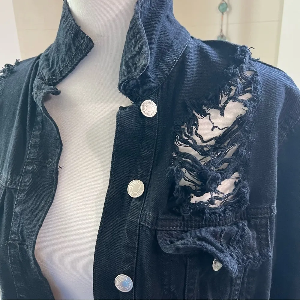 ASOS Signature Thrashed Black Denim Trucker Jacket‎ Destroyed Size Medium - Image 4