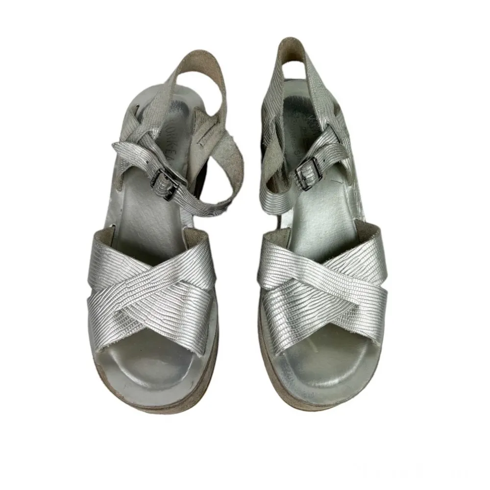 Kork-Ease Ava Metallic Silver Wedge Sandals Sz 7 Strappy Leather - Image 2