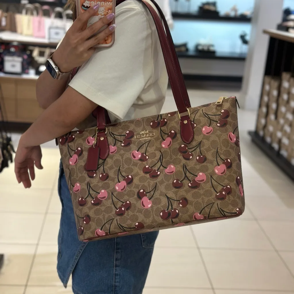 NWT Coach Gallery Tote‎ Bag In Signature Canvas With Cherry Print - Image 7