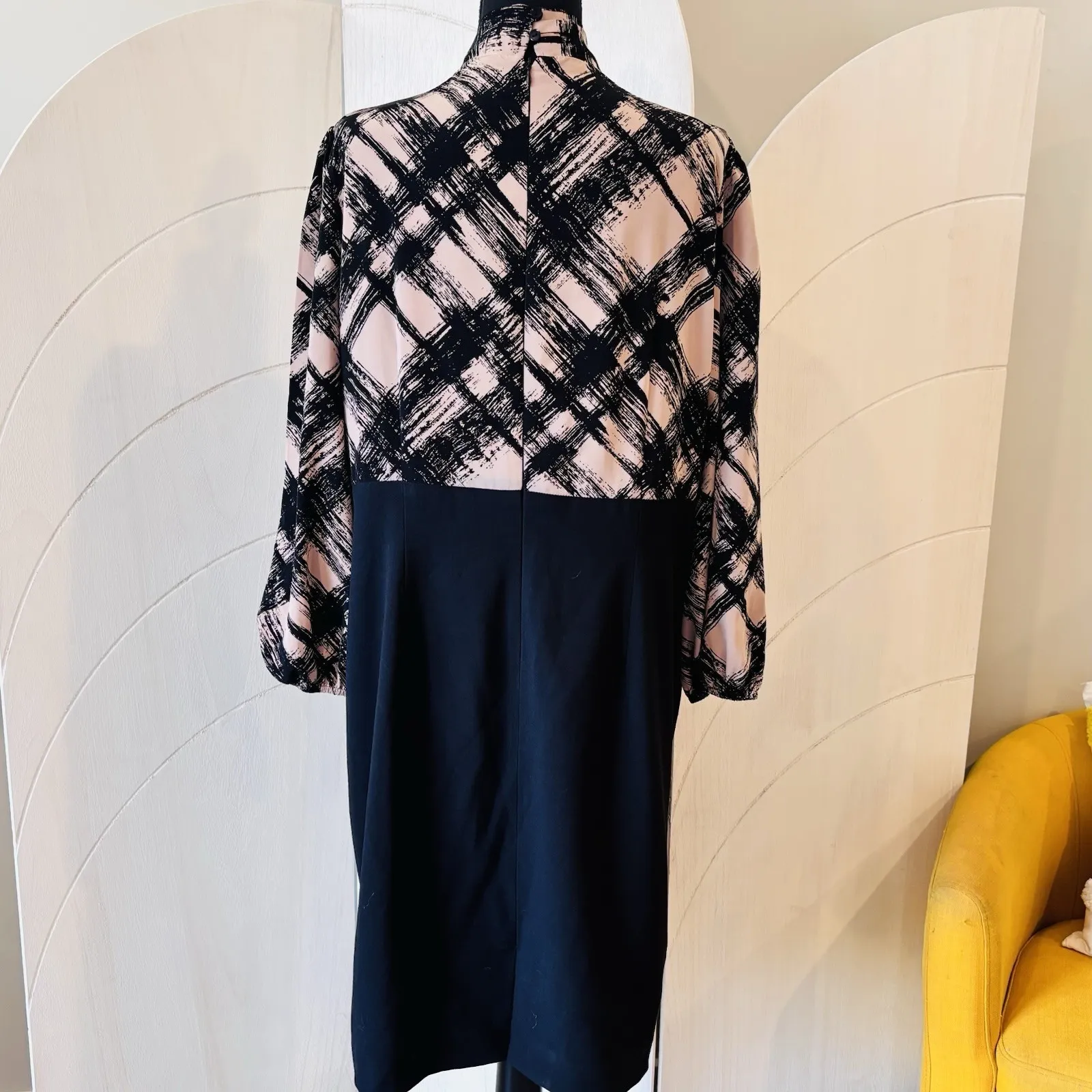 Anne Klein Sheath Dress Size 16 Black Beige Tie Neck Long Sleeve Classic - Image 8