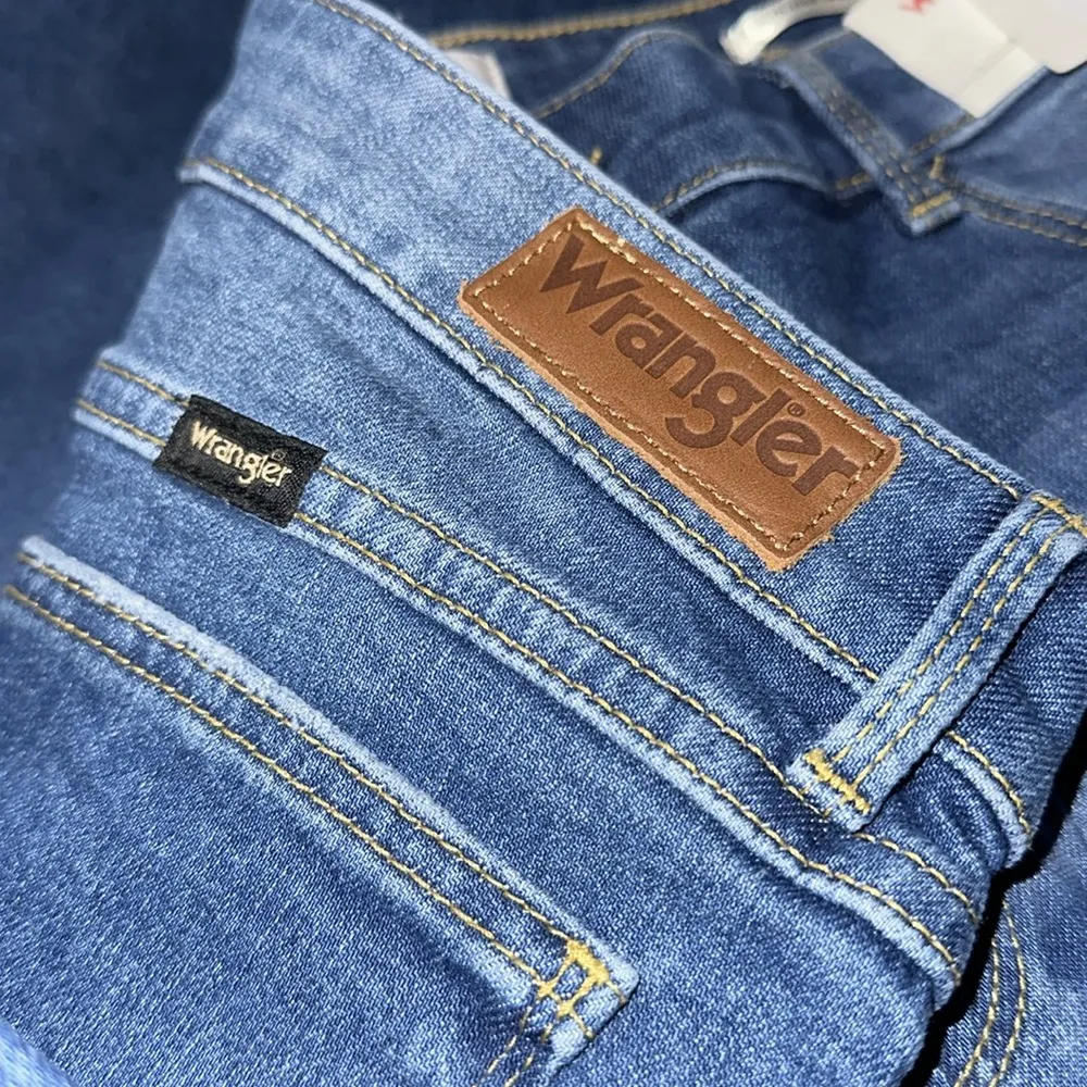 NWT Wrangler Women's High Rise Loose Straight Jeans  12/31 - Image 10