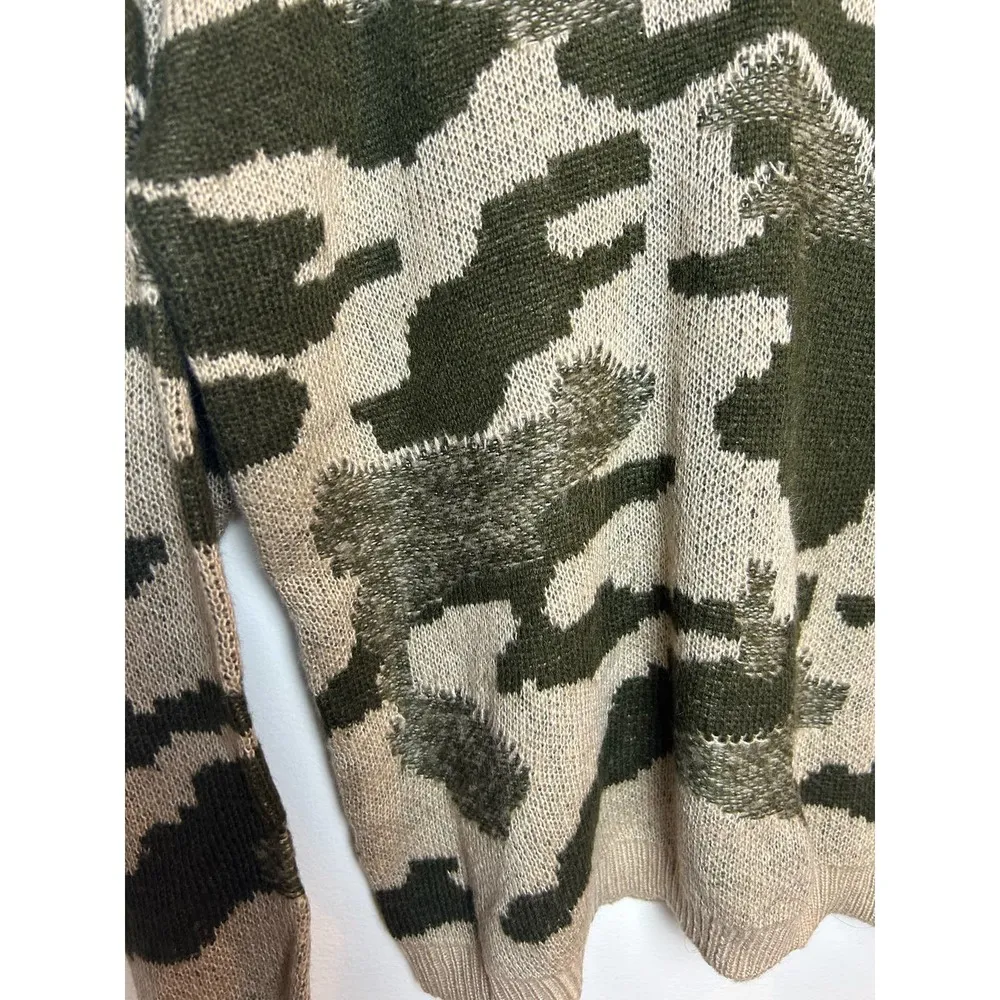 Cotton Emporium Camo Oversized V Neck sweater Size Small 100% Acrylic - Image 2