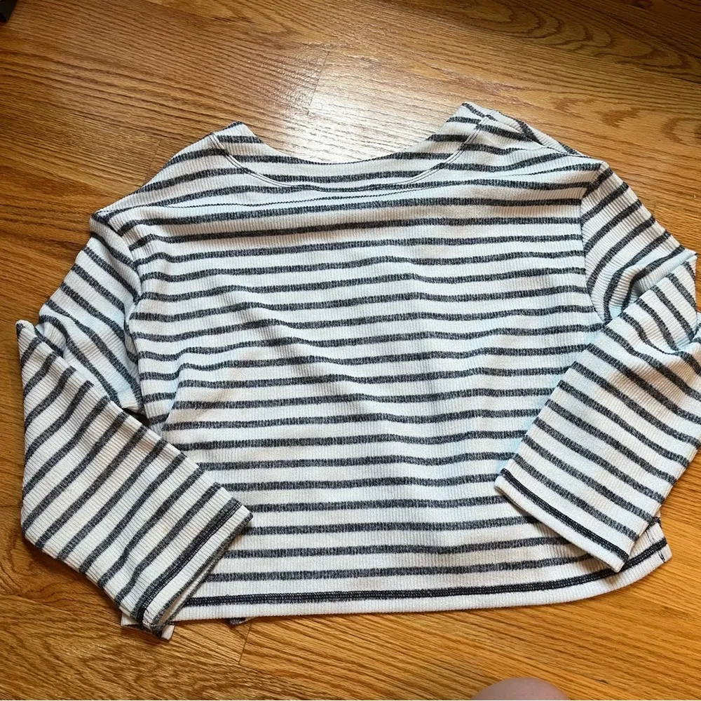 Urban outfitters blue and white deep-v henley sweater size XS - Image 2